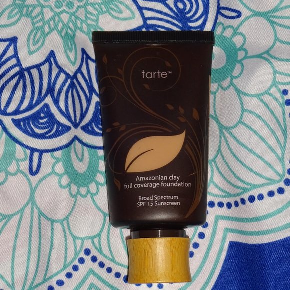 NEW Amazonian clay full coverage foundation SPF 15 - Picture 1 of 3